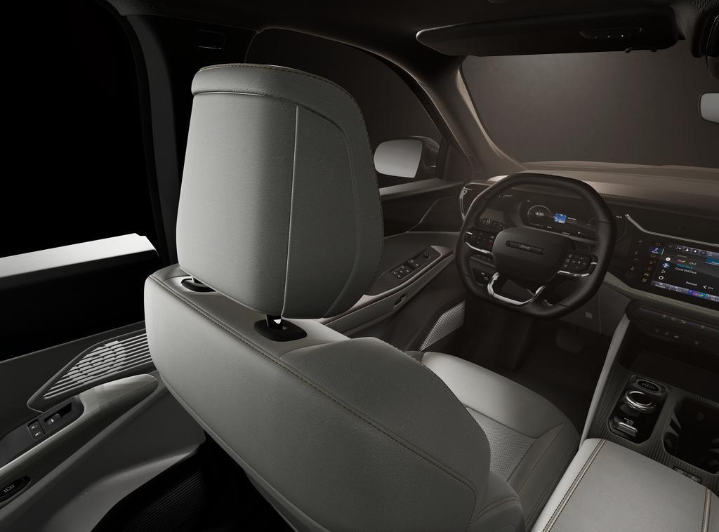new 2026 Jeep Cherokee car, priced at $43,215