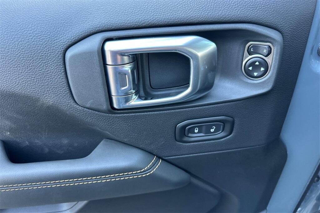 new 2025 Jeep Gladiator car, priced at $44,920