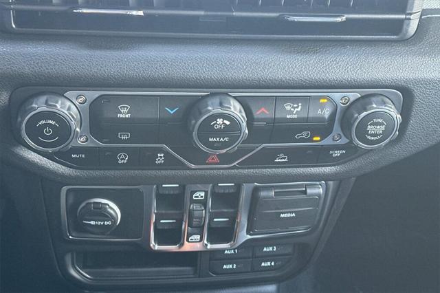 new 2025 Jeep Gladiator car, priced at $43,735