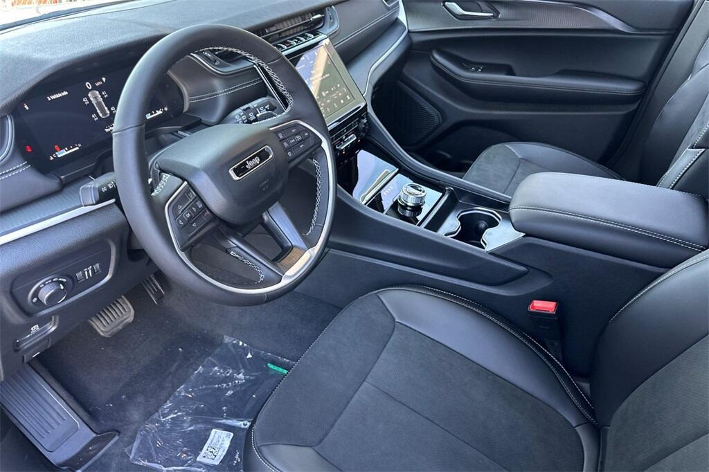 new 2025 Jeep Grand Cherokee car, priced at $39,791