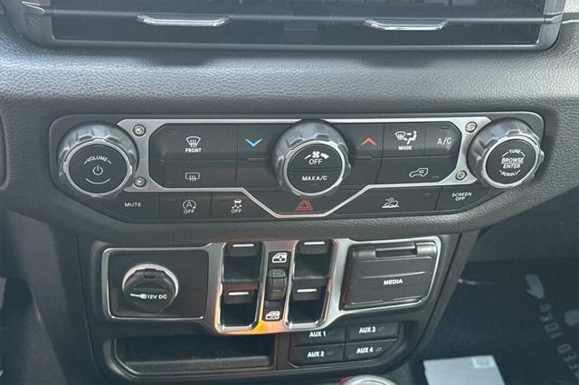 new 2025 Jeep Gladiator car, priced at $54,135