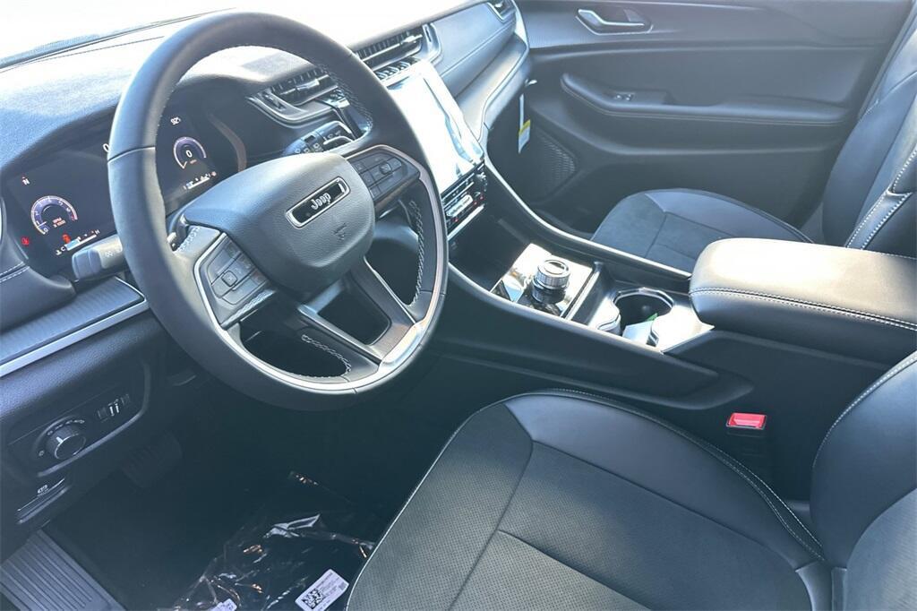 new 2025 Jeep Grand Cherokee L car, priced at $40,975