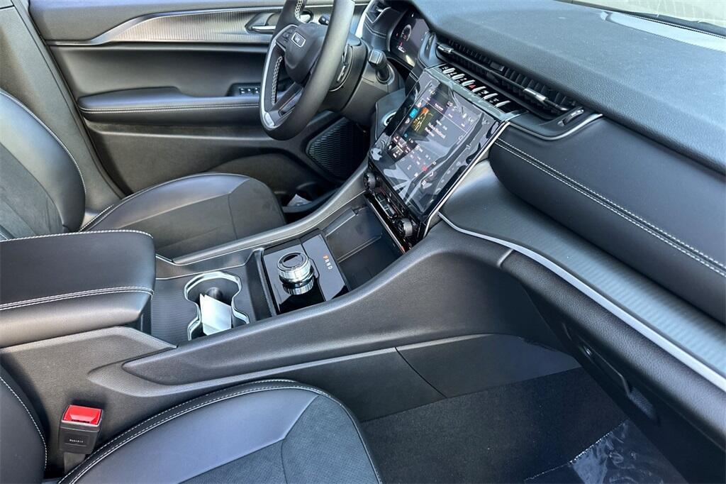 new 2025 Jeep Grand Cherokee L car, priced at $40,975