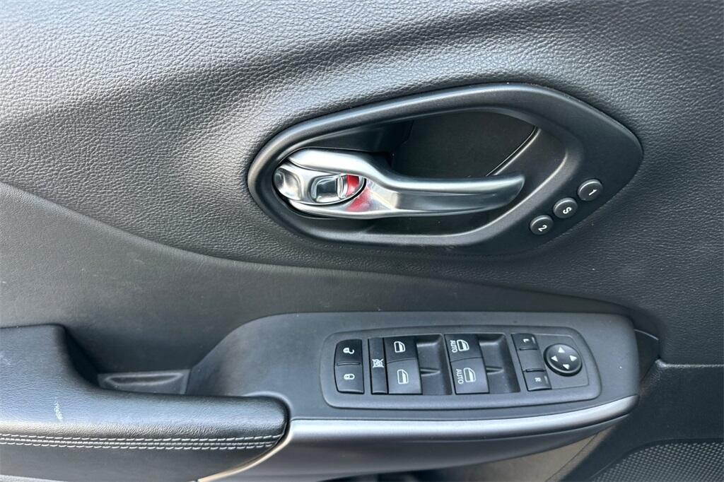 used 2022 Jeep Cherokee car, priced at $29,301