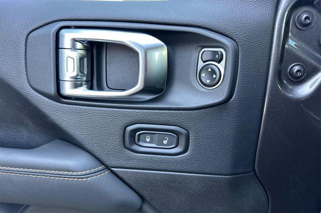 new 2025 Jeep Gladiator car, priced at $48,207