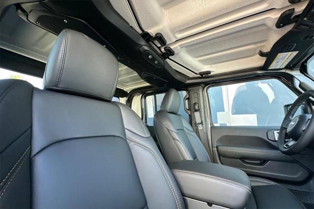 new 2025 Jeep Gladiator car, priced at $48,207