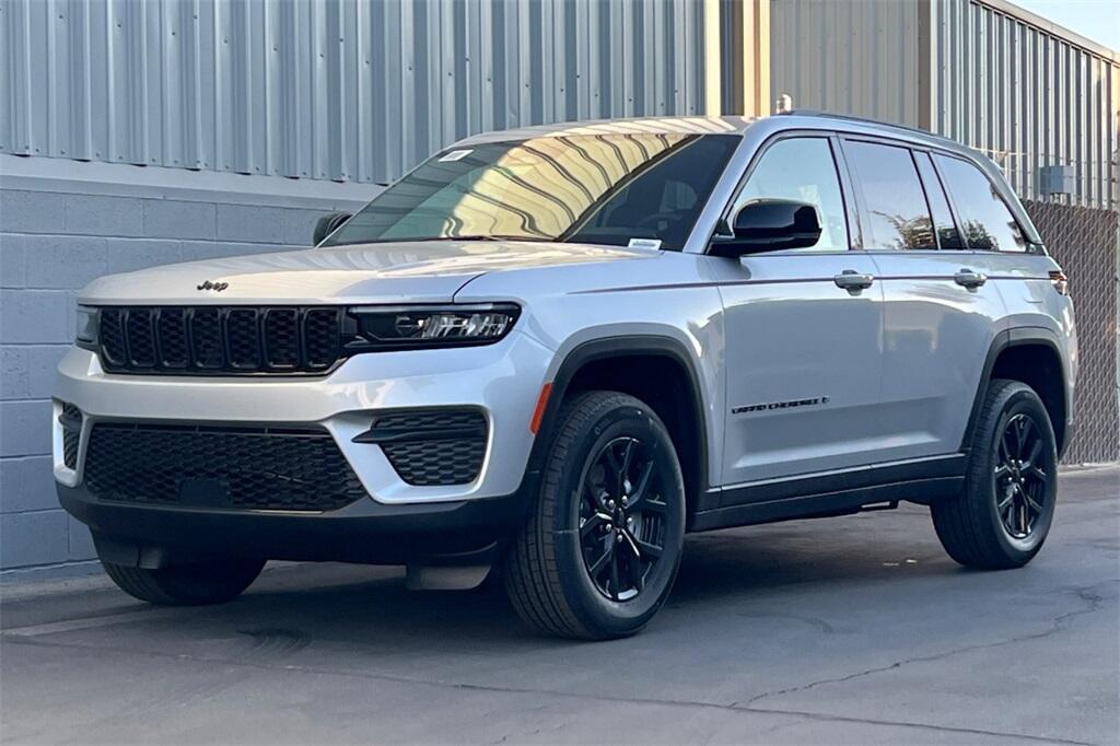 new 2025 Jeep Grand Cherokee car, priced at $39,530