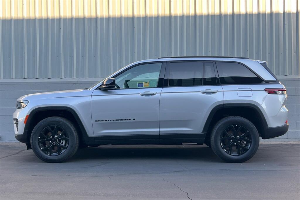 new 2025 Jeep Grand Cherokee car, priced at $39,530