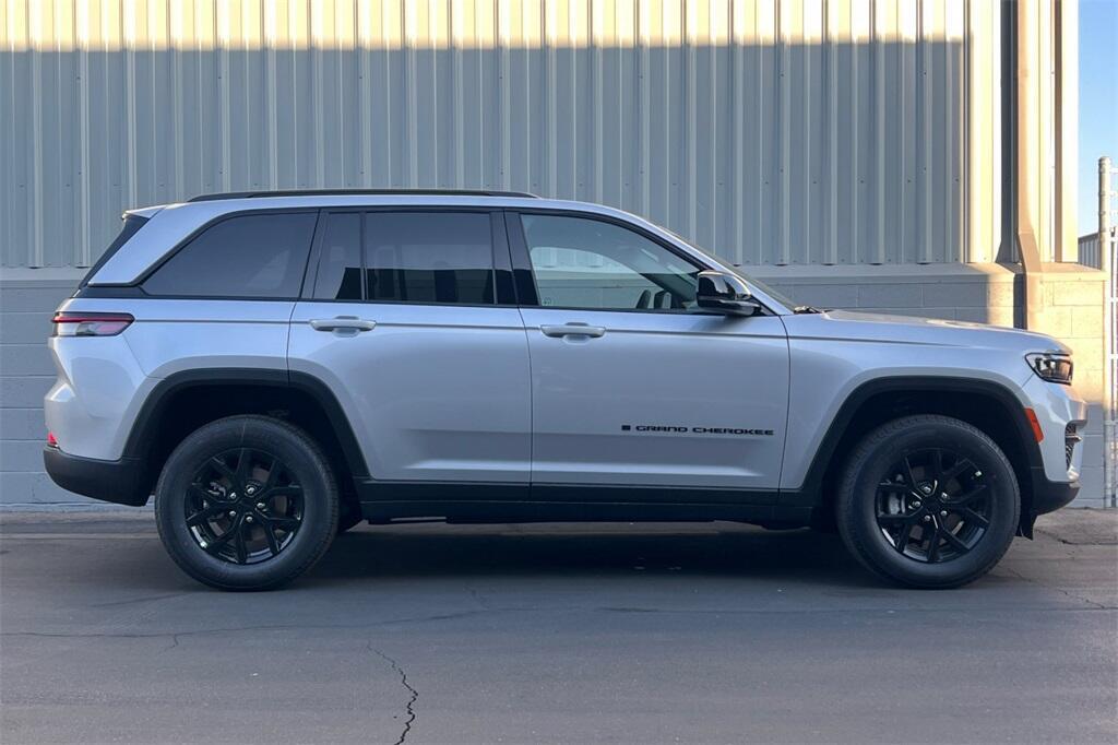 new 2025 Jeep Grand Cherokee car, priced at $39,530
