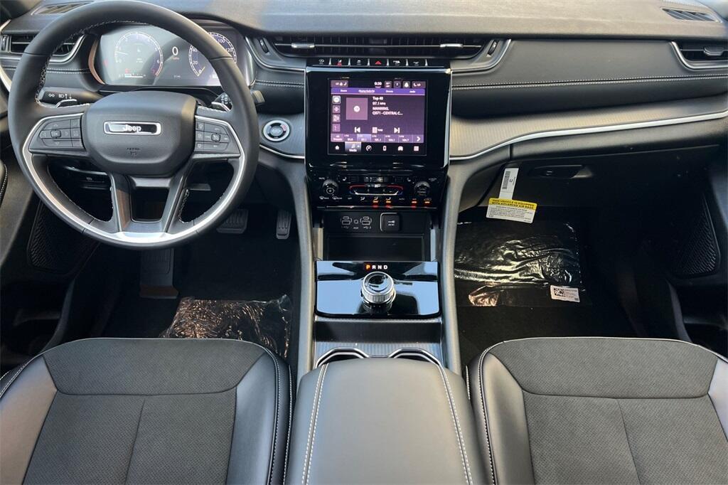 new 2025 Jeep Grand Cherokee car, priced at $39,530