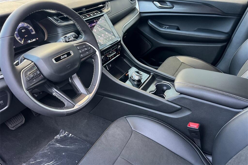 new 2025 Jeep Grand Cherokee car, priced at $39,530