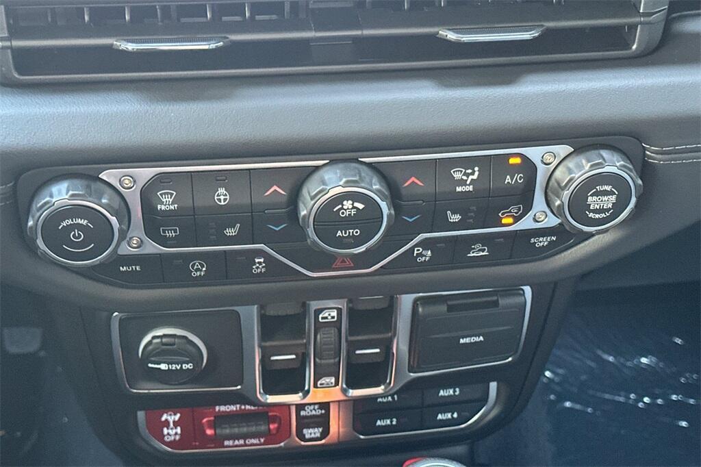 new 2025 Jeep Gladiator car, priced at $50,860