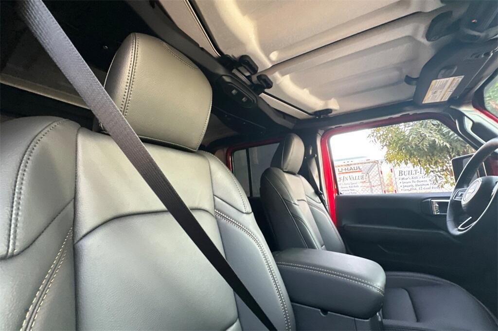 new 2025 Jeep Gladiator car, priced at $44,420