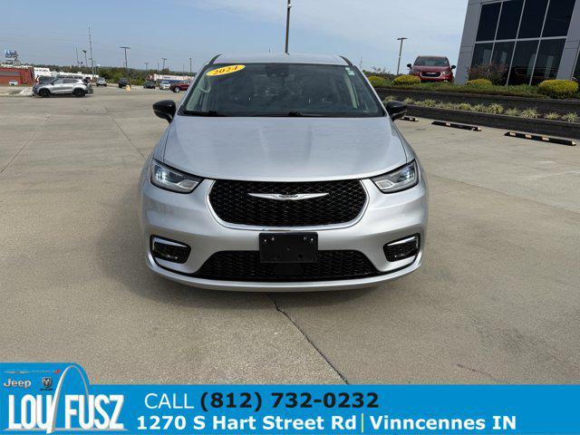 used 2024 Chrysler Pacifica car, priced at $29,884