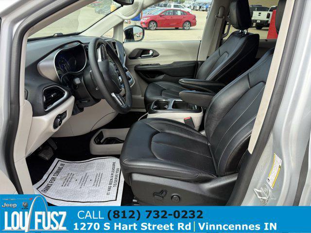 used 2024 Chrysler Pacifica car, priced at $29,884