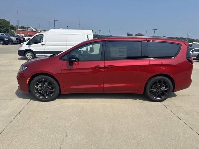 new 2024 Chrysler Pacifica car, priced at $44,653