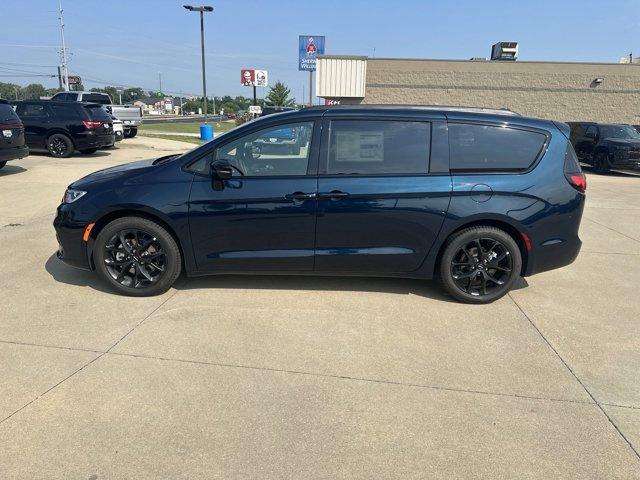 new 2024 Chrysler Pacifica car, priced at $50,681