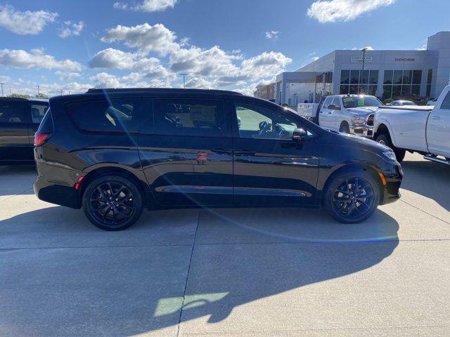 new 2024 Chrysler Pacifica car, priced at $52,685