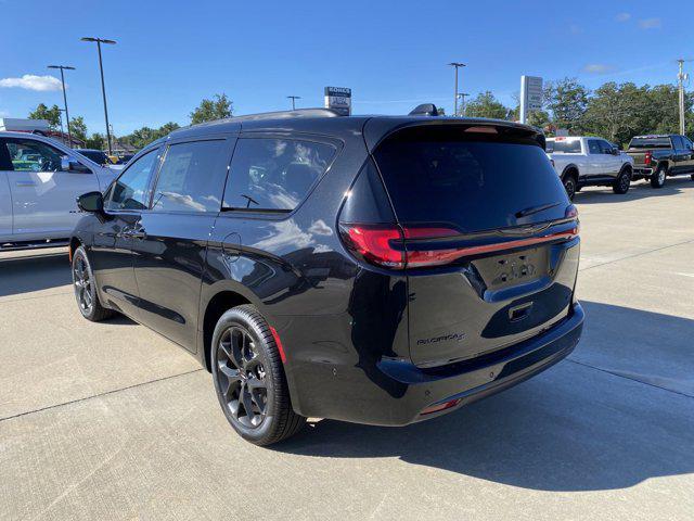 new 2024 Chrysler Pacifica car, priced at $52,685