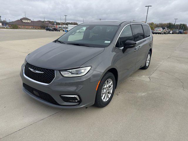 new 2025 Chrysler Pacifica car, priced at $44,965