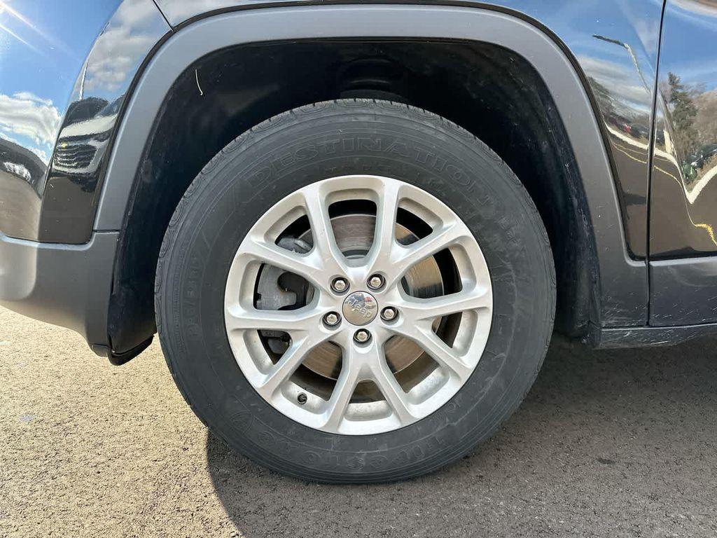 used 2015 Jeep Cherokee car, priced at $11,988