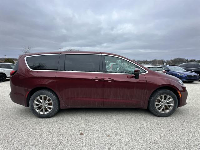 used 2023 Chrysler Pacifica car