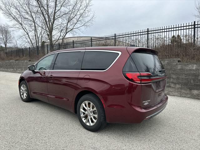 used 2023 Chrysler Pacifica car