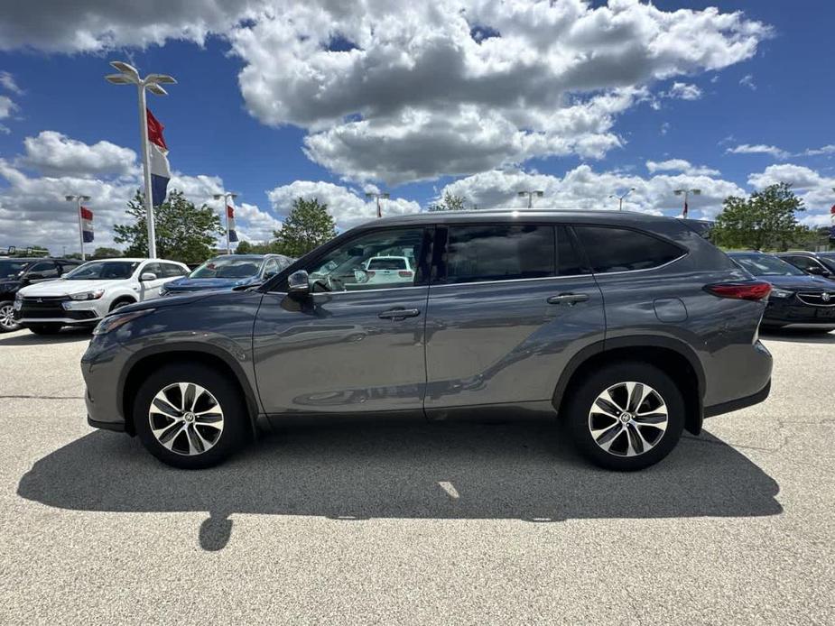 used 2021 Toyota Highlander car, priced at $33,828