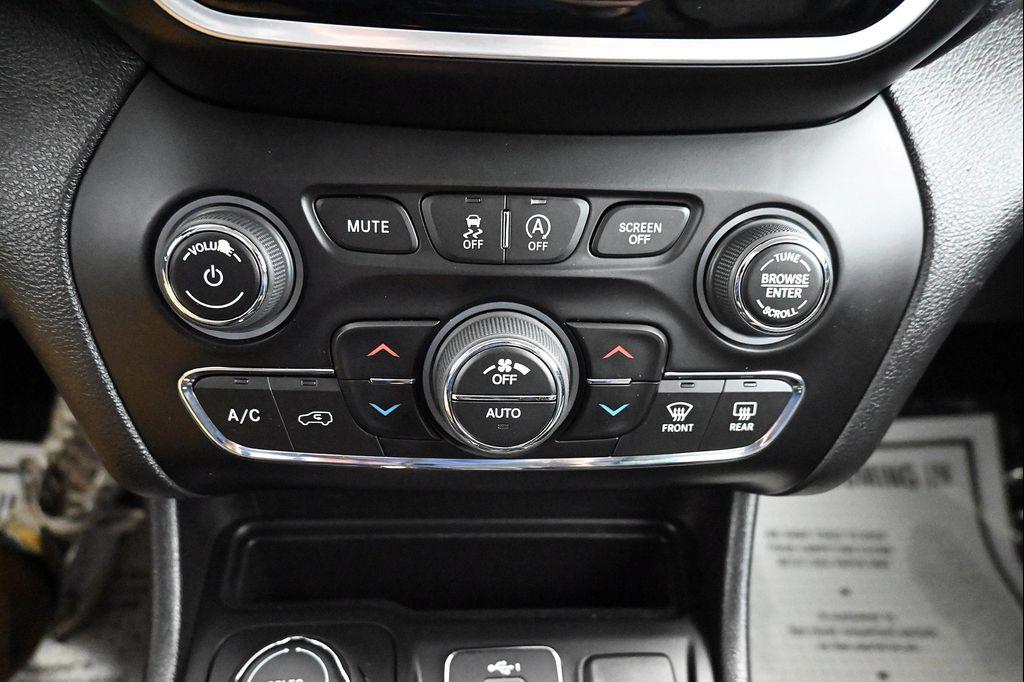 used 2020 Jeep Cherokee car, priced at $17,750
