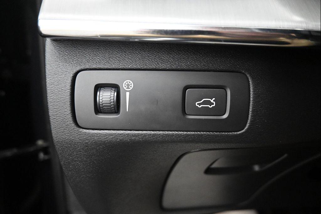 used 2021 Volvo XC90 car, priced at $26,106
