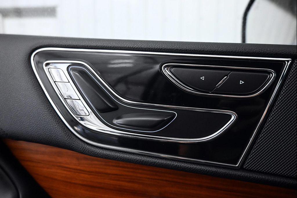 used 2019 Lincoln Navigator car, priced at $26,000