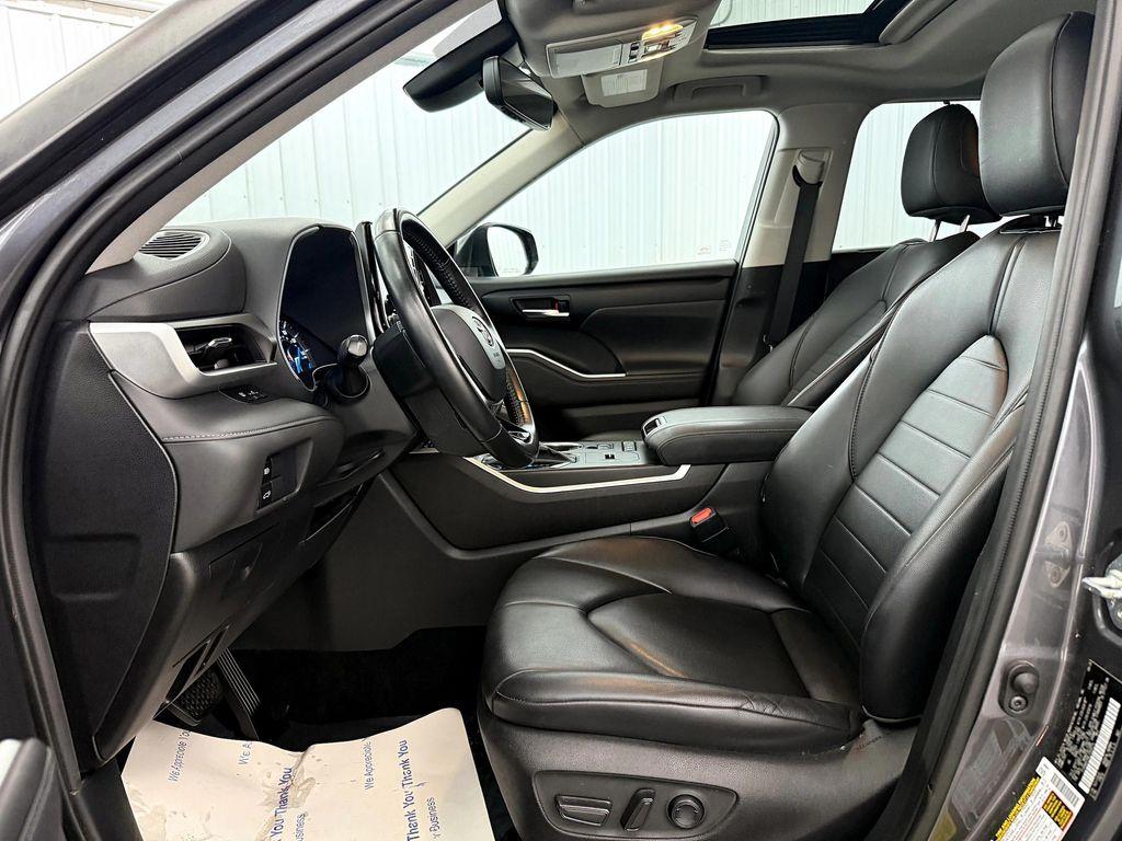 used 2020 Toyota Highlander Hybrid car, priced at $29,000
