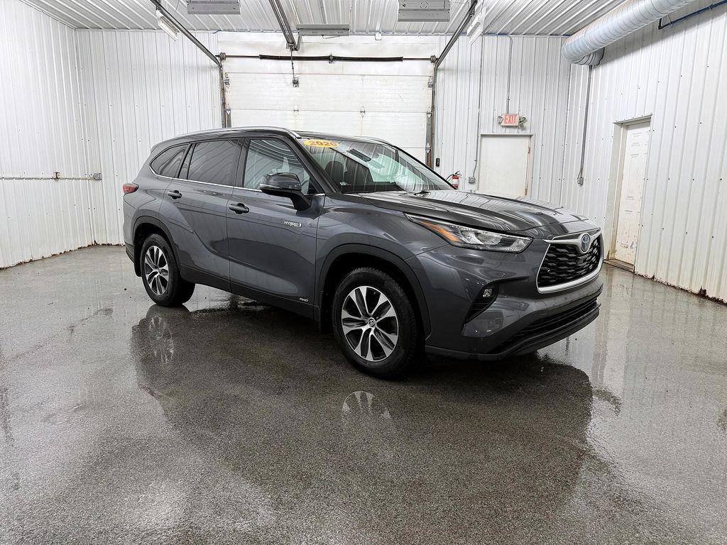 used 2020 Toyota Highlander Hybrid car, priced at $29,000