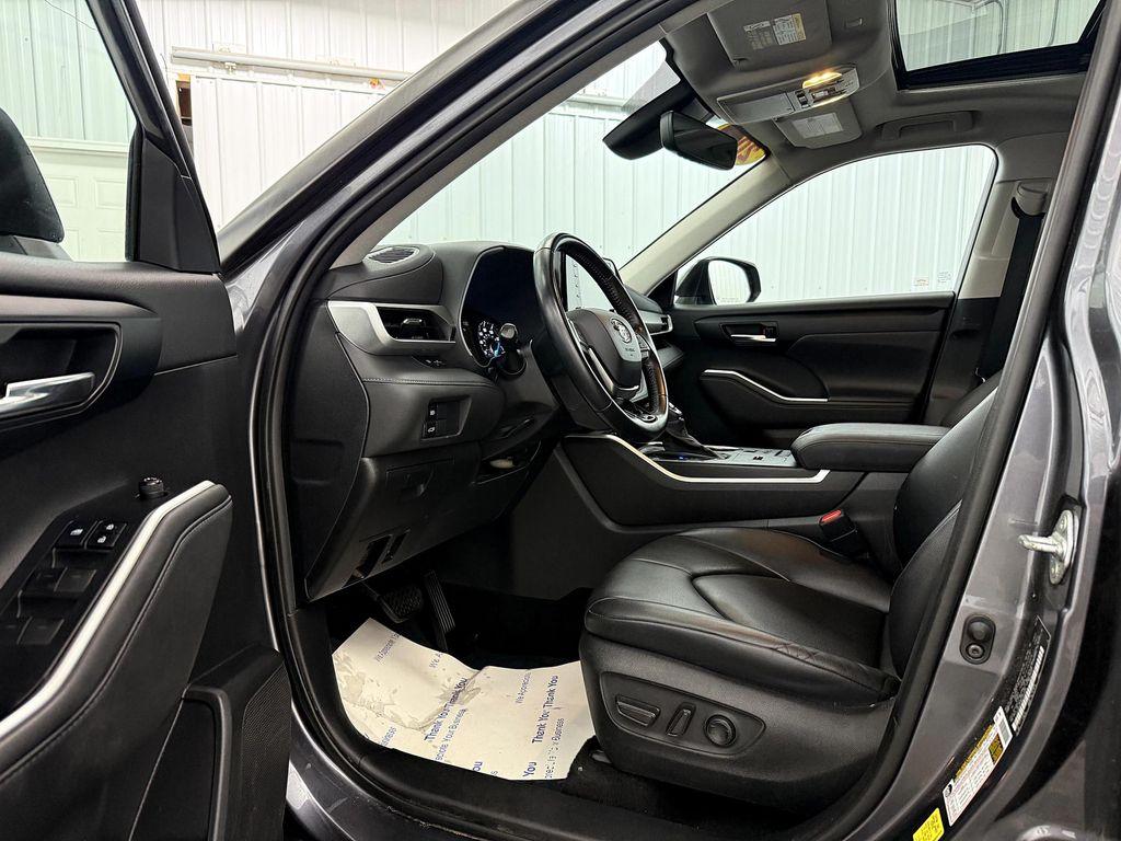 used 2020 Toyota Highlander Hybrid car, priced at $29,000