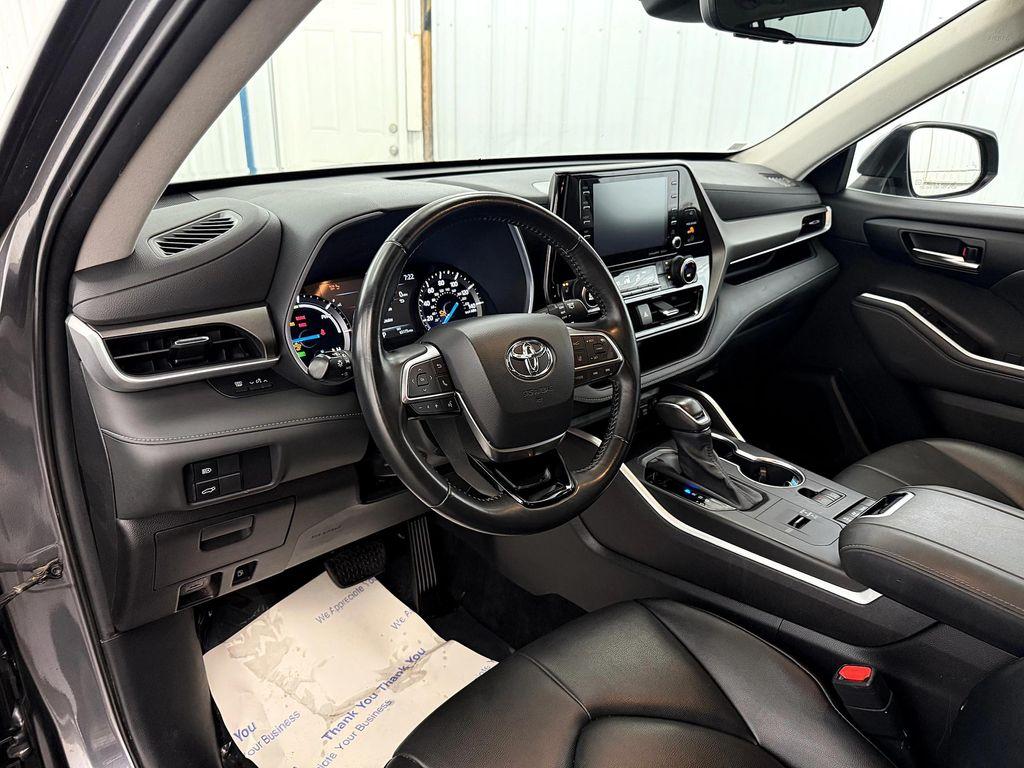 used 2020 Toyota Highlander Hybrid car, priced at $29,000