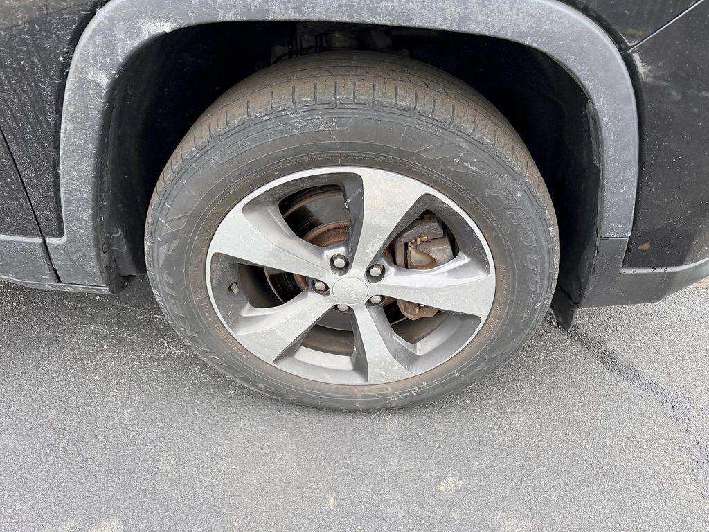 used 2019 Jeep Cherokee car, priced at $15,500