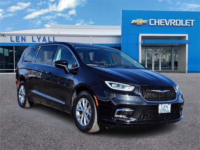 used 2023 Chrysler Pacifica car, priced at $37,197