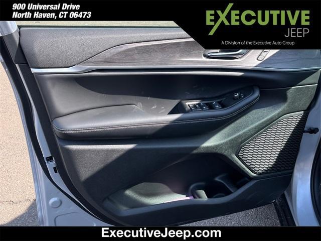 new 2025 Jeep Grand Cherokee car, priced at $45,106
