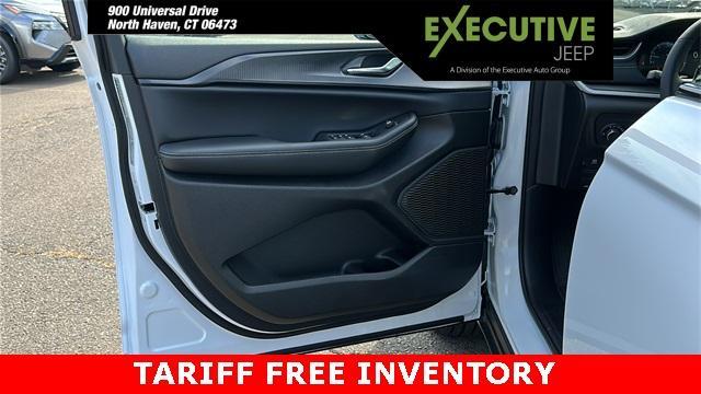 new 2025 Jeep Grand Cherokee car, priced at $43,404