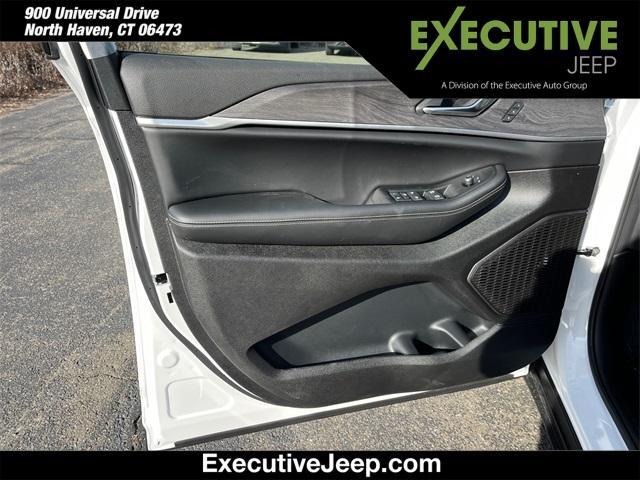 new 2025 Jeep Grand Cherokee car, priced at $44,921