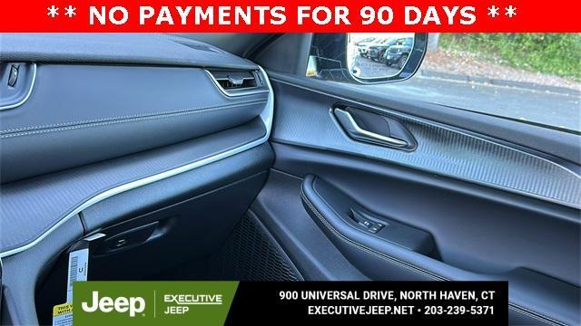 new 2025 Jeep Grand Cherokee car, priced at $42,295