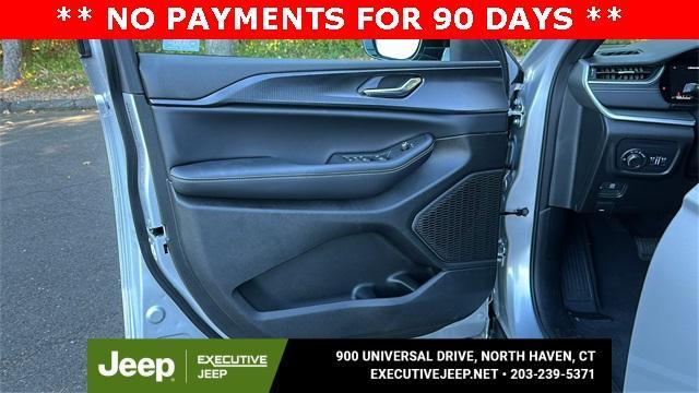 new 2025 Jeep Grand Cherokee car, priced at $42,295