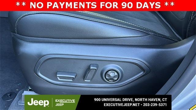 new 2025 Jeep Grand Cherokee car, priced at $42,295