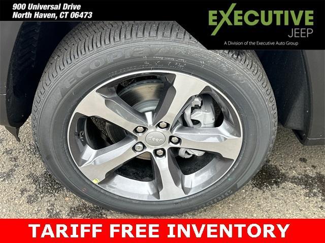 new 2025 Jeep Grand Cherokee car, priced at $50,009
