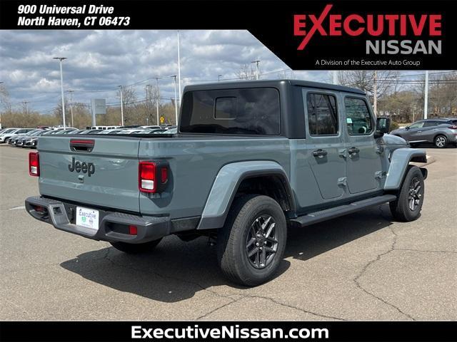 new 2025 Jeep Gladiator car, priced at $43,231