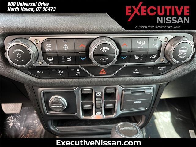 new 2025 Jeep Gladiator car, priced at $43,231
