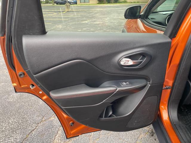 used 2015 Jeep Cherokee car, priced at $10,995