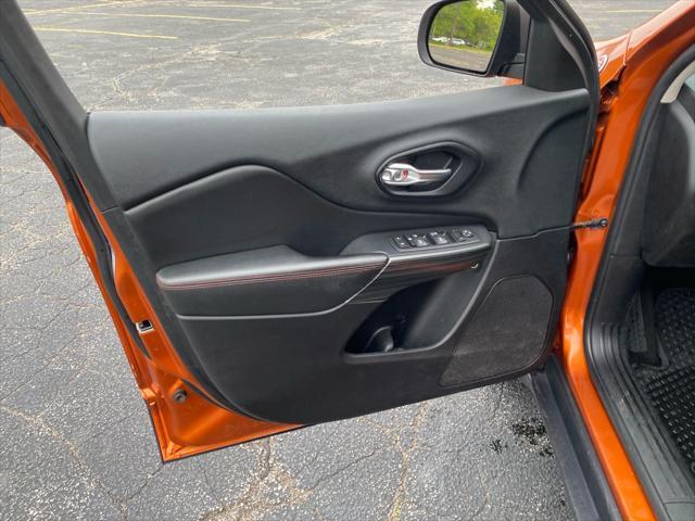 used 2015 Jeep Cherokee car, priced at $10,995
