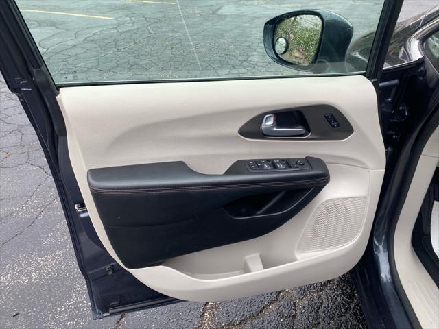used 2020 Chrysler Pacifica car, priced at $15,995