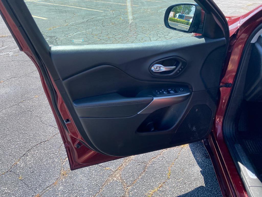 used 2019 Jeep Cherokee car, priced at $13,995